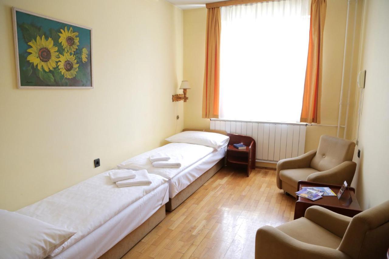 Hotel Bara Gellert Budapeste Exterior foto